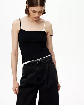 Топ на тонких бретелях черного цвета