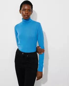 Водолазка из шерсти голубого цвета