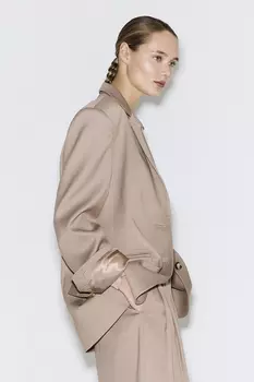 Жакет бежевого цвета