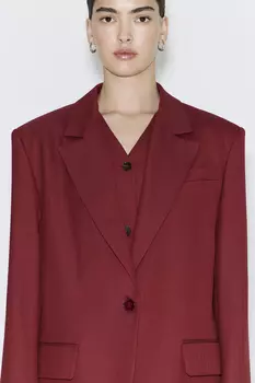 Жакет красного цвета