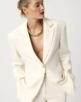 Жакет приталенный молочного цвета