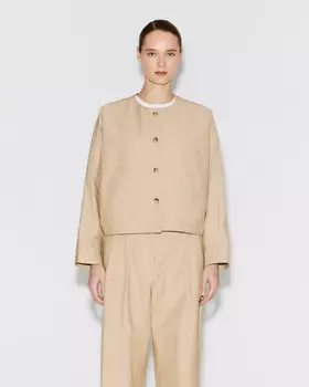 Жакет с цельнокроеным рукавом бежевого цвета