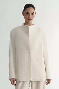 Жакет с воротником-стойкой молочного цвета