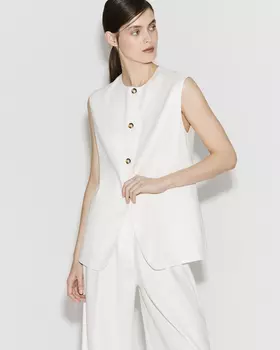 Жилет молочного цвета