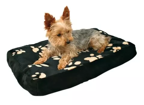 Trixie Лежак Winny, 120х75 см, флис с рисунком Лапки, чёрный