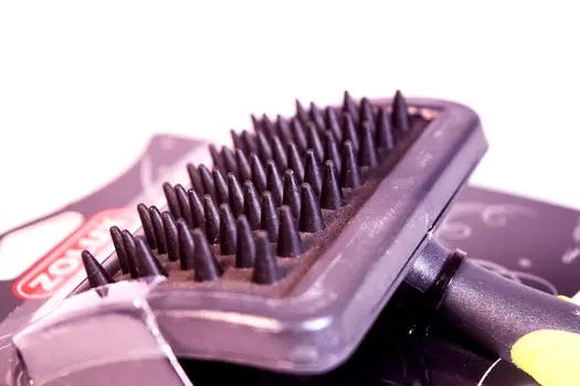 Zolux Щетка резиновая с ручкой для собак, M