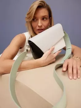 Сумка из натуральной кожи AFINA Модель 608