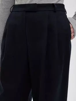 Брюки женские прямые с двойными защипами, цвет – тёмно-синий