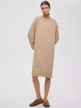Платье свободного кроя вязаное, цвет – бежевый