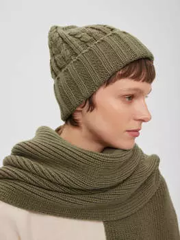 Шапка женская крупной вязки с косами, цвет – светлый хаки