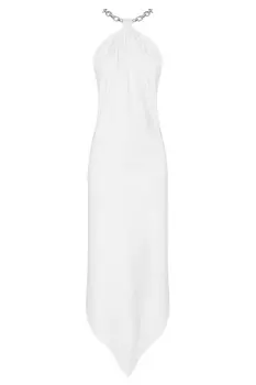 Белое платье с открытыми плечами
