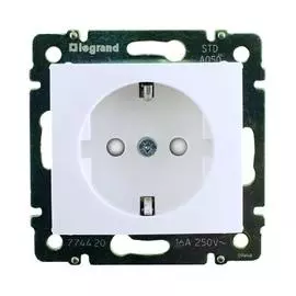 Legrand DIY Valena Бел Розетка 1-ая с/з с защитными шторками