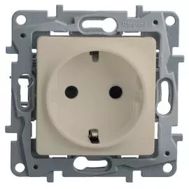 Legrand Etika Сл.кость Розетка с/з со шторками, винт. клем.