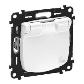 Legrand Valena ALLURE Бел Розетка с/з 1-ная, со шторками, с крышкой IP44