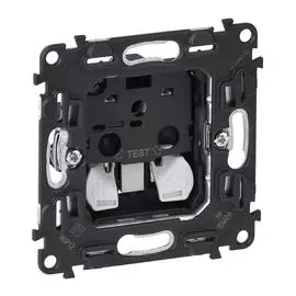 Legrand Valena Мех IN'MATIC Розетка б/з, со шторками, безвинт.зажим