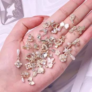 50Pcs Random Luxury Nail Art Dangle Zircon Diamond Nail Charms Hollow Dangle Piercing Jewelry Pendant Heart Bowknot Tassel Charm