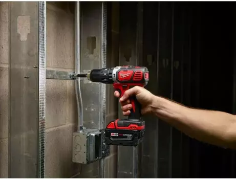 Аккумуляторная ударная дрель Milwaukee 2697-22 M18, 18 в, литий-ионный аккумулятор