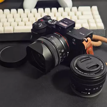 Байонетная квадратная металлическая бленда для объектива Sony FE 50mm F2.5 G/Sony FE 40mm F2.5 G/Sony FE 24mm F2.8 G с крышкой объектива