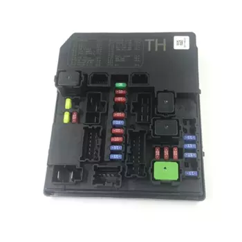 Блок предохранителей для Nissan Sentra Livina Tiida 284B7ED03A 284B7-ED03A