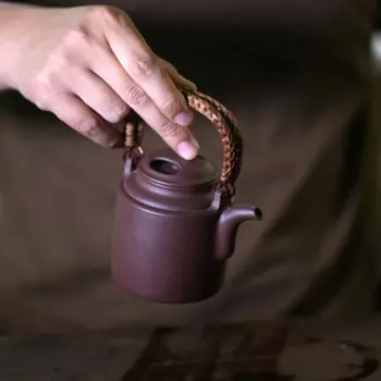 Чайник Yishuitang Yixing из фиолетовой глины, Глиняный Чайник ручной работы из натуральной фиолетовой глины, 250 мл
