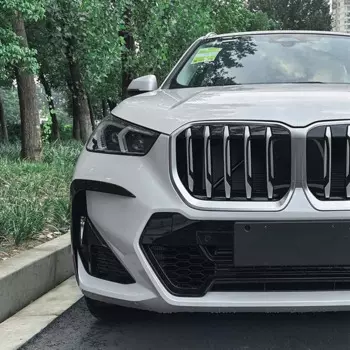 Глянцевый черный Передний спойлер, ветровой нож для BMW X1 U11 IX1 20i 23i 30e 25e M35i M SPORT 2022-24, объемный бампер