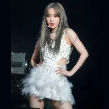 Корейская одежда в стиле K-POP, Женская юбка с белыми перьями, сексуальный джазовый костюм, танцевальный костюм певицы, одежда для сценического шоу Y2k