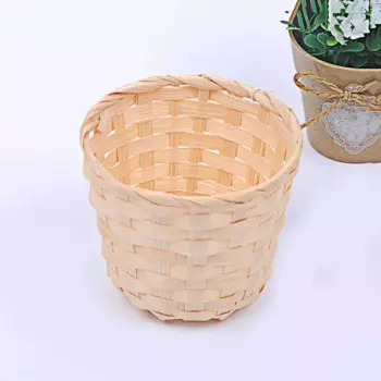 Маленькая корзина для хранения из бамбука
