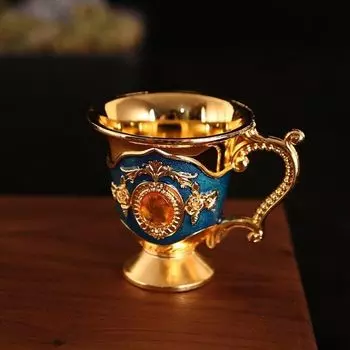 Металлический бокал для вина