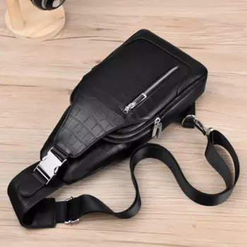 Мужская нагрудная сумка с USB-разъемом