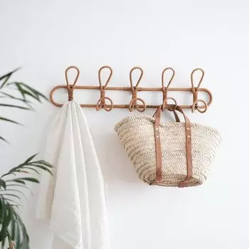 Настенные крючки из ротанга