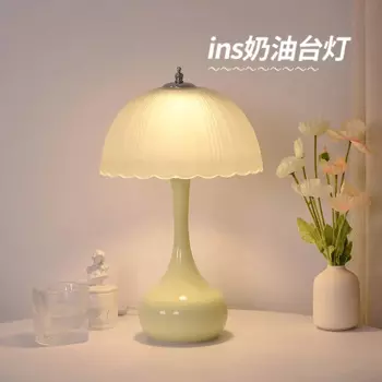 Настольная лампа, спальня, прикроватная настольная лампа, новая светлая роскошь 2024, ощущение высокого класса, современная французская главная спальня, романтический кремовый цвет.