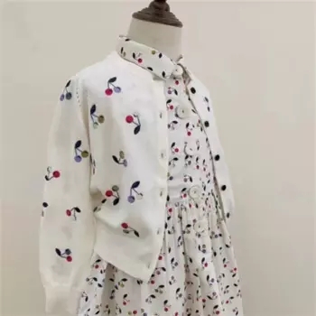 Новый цветной вязаный белый свитер с коротким рукавом и вышивкой вишни для девочек на весну и лето
