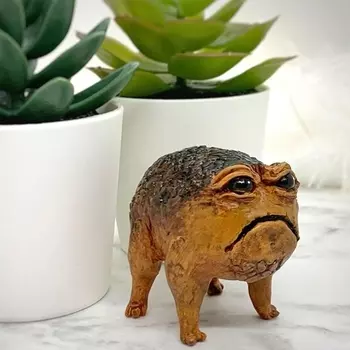 Статуэтка лягушки Grumpy