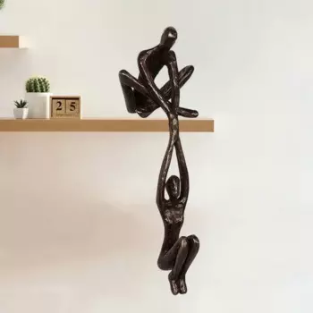 Статуэтка мужчина поднимает женщину канифоль
