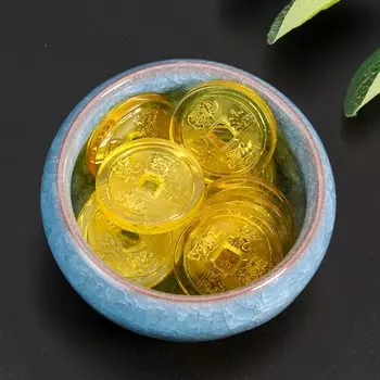 Статуэтки монет из стекла