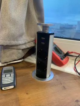 Выдвижная розетка с 2 USB-портами, 16 А