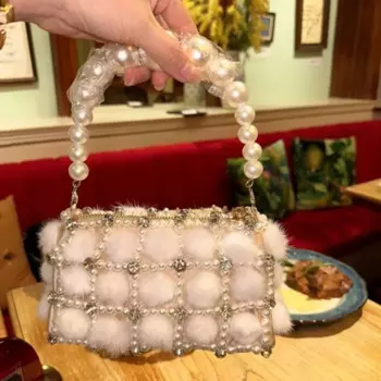 Женская сумка из искусственного меха с бусинами