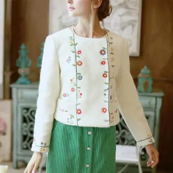 Женская теплая короткая шерстяная куртка LYNETTE'S с вышивкой в виде молочного чая