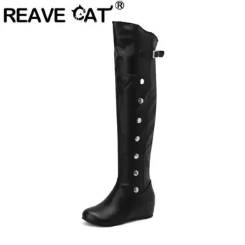 Женские ботфорты с заклепками REAVE CAT, дизайнерские ботфорты на танкетке с круглым носком, милые сапоги без застежек размером 4,5 см, 46, 47, 48