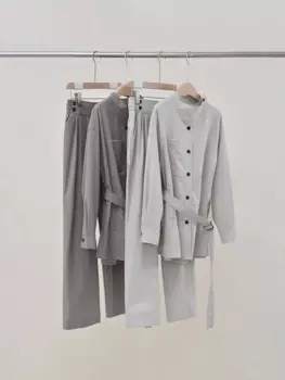Женский шерстяной костюм, однобортная куртка на шнуровке с воротником-стойкой и длинными рукавами или прямые длинные брюки с высокой талией на осень и зиму