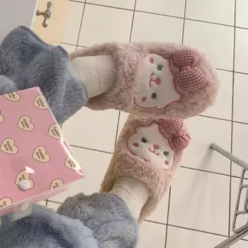 Зимние модные домашние хлопковые тапочки для девочек, милые хлопковые туфли для спальни, полупакет с теплыми плюшевыми туфлями