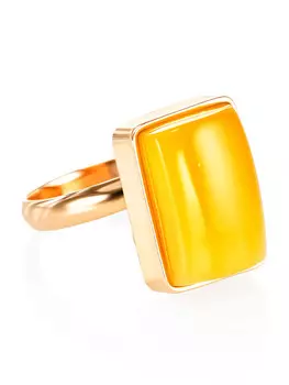 Позолоченное кольцо из натурального цельного янтаря