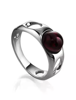 Кольцо с вишнёвым янтарём в перфорированной оправе «Энигма»