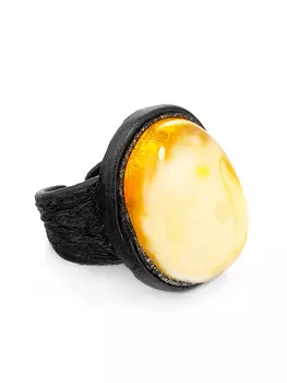 Красивое кольцо из кожи во вставкой из цельного янтаря «Нефертити»