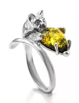 Оригинальное кольцо со вставкой зелёного янтаря «Кошки-мышки»