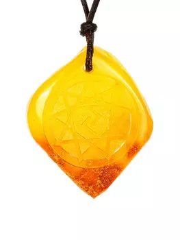 Славянский оберег из янтаря с резьбой «Чертог Коня»