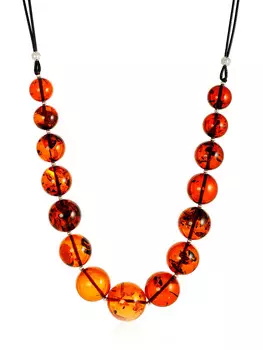 Стильное колье из натурального балтийского янтаря «Шары на шнурке»