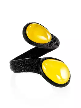 Стильное необычное кольцо из янтаря в коже «Змейка двойная»