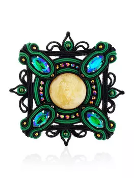 Яркая плетёная брошь, украшенная натуральным янтарём и кристаллами «Индия»