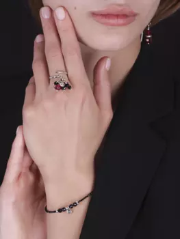 Кольцо-гроздь из серебра и шпинели